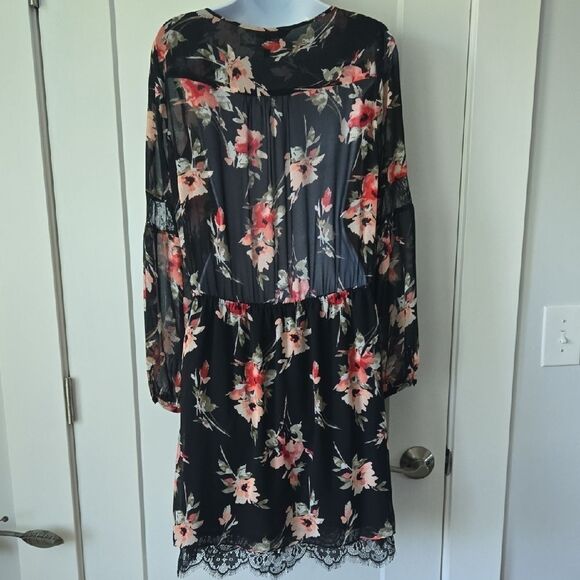 White House Black Market Pink Floral V-Neck Bishop Sleeve Dress With Lace Accent - Picture 6 of 6